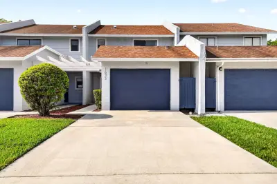 1633 Woodbridge Lakes Cir, West Palm Beach: photo 1 of 40