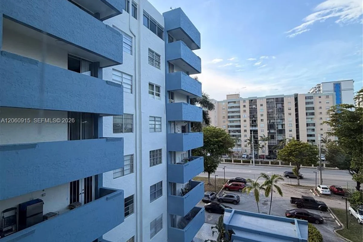 5050 NW 7th St #511, Miami: photo 1 of 17