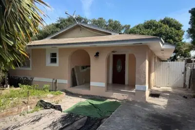 2975 NW 96th St, Miami: photo 1 of 9
