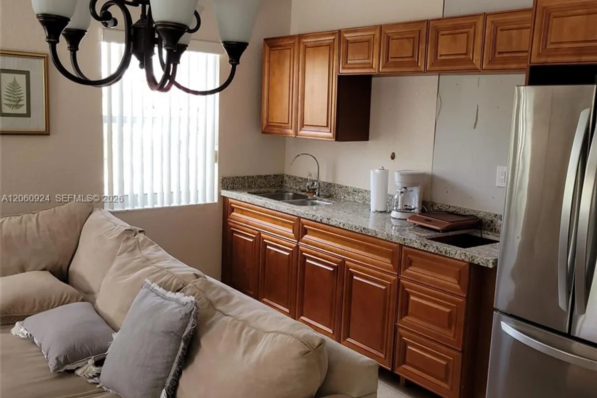 1163 NW 100th Ter #1, Miami: photo 1 of 7