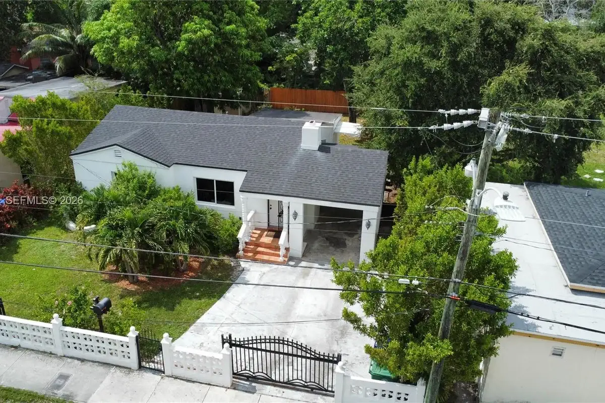 180 NW 67th St, Miami: photo 1 of 25