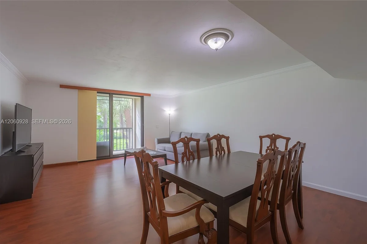 8760 SW 133rd Ave Rd #220, Miami: photo 1 of 11