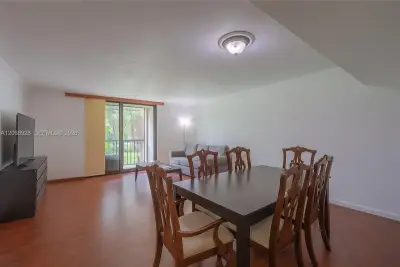 8760 SW 133rd Ave Rd #220, Miami: photo 1 of 11