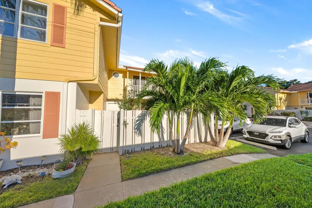 169 Seabreeze Cir, Jupiter: photo 1 of 23