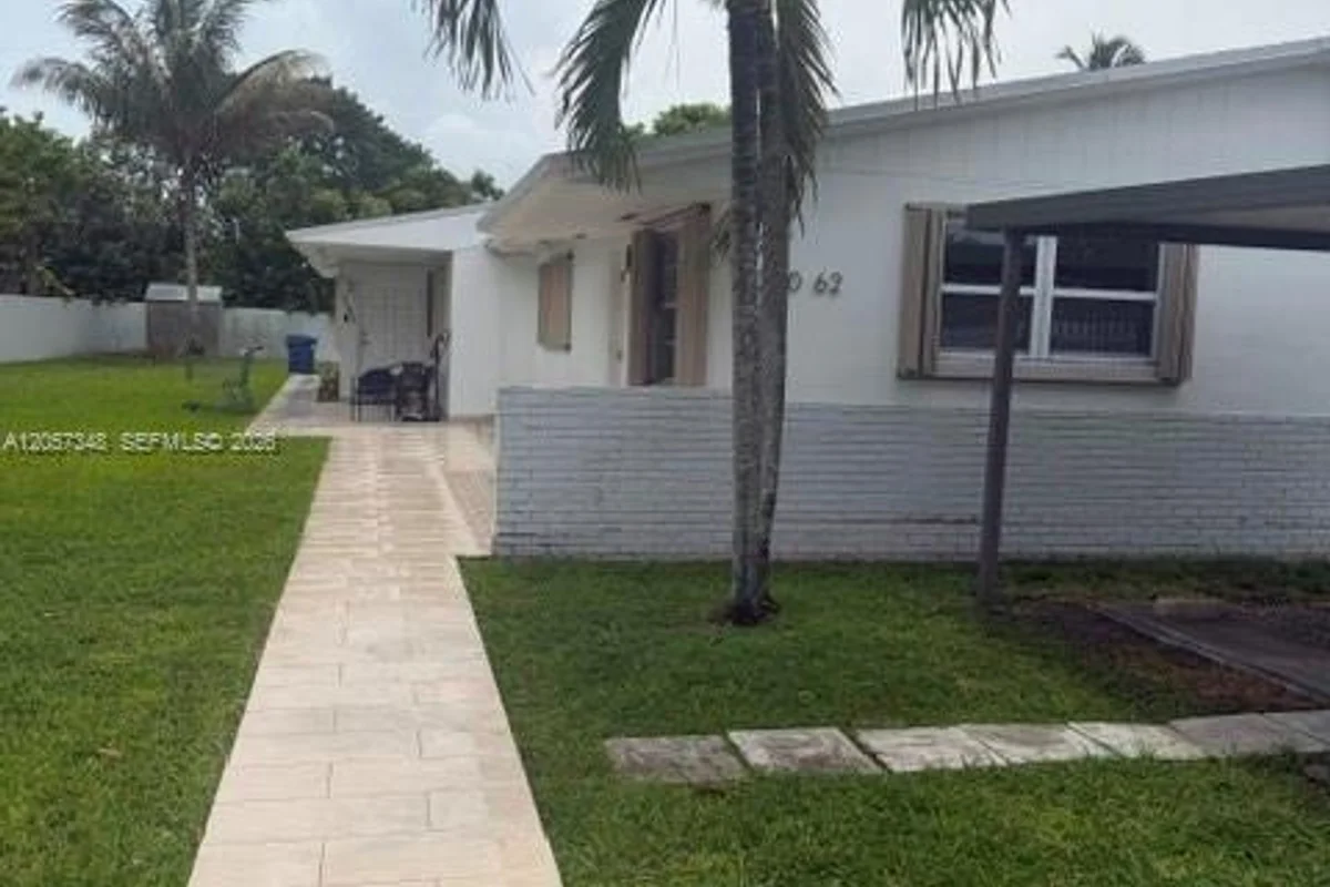 260 Dr, Miami: photo 1 of 15