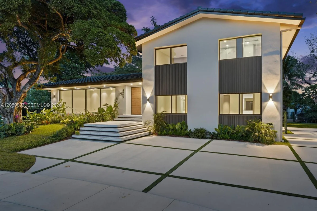 20001 NE 25th Ave, Miami: photo 1 of 101
