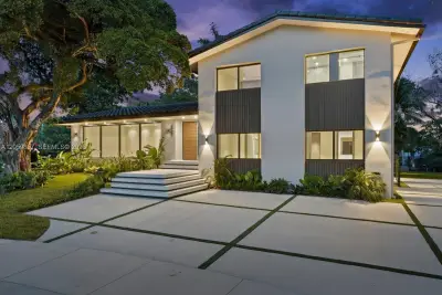 20001 NE 25th Ave, Miami: photo 1 of 101