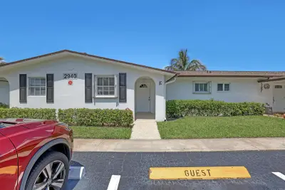 2940 Crosley Dr E, West Palm Beach: photo 1 of 43