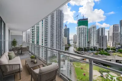 90 SW 3rd St #2001, Miami: photo 1 of 13