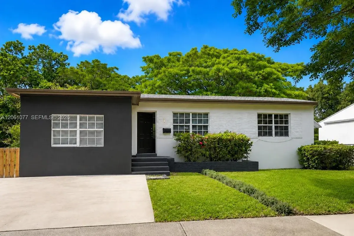 1035 NW 50th St, Miami: photo 1 of 13
