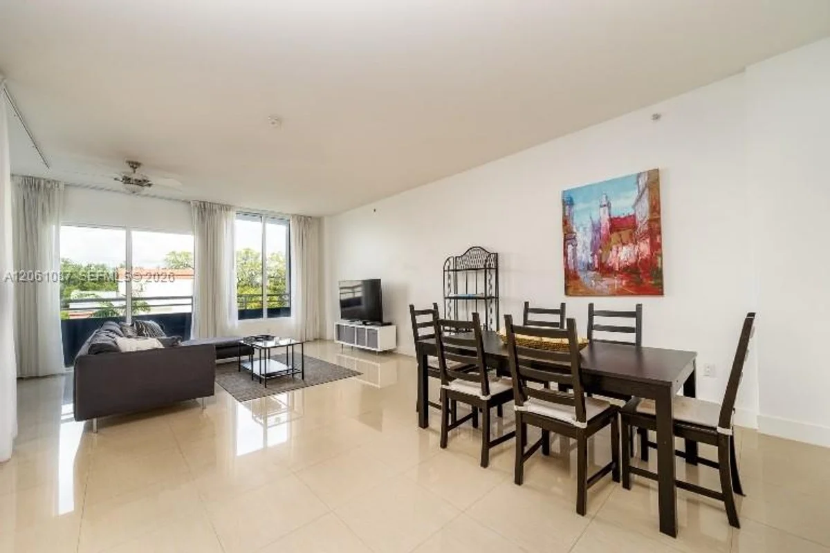 3250 Grand Ave #302, Miami: photo 1 of 8