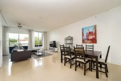 3250 Grand Ave #302, Miami: photo 1 of 8