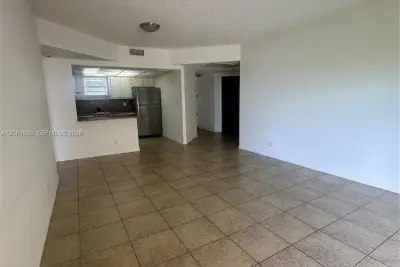 8290 Lake Dr #517, Doral: photo 1 of 14