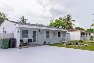 1655 NW 124th St, North Miami: photo 1 of 21
