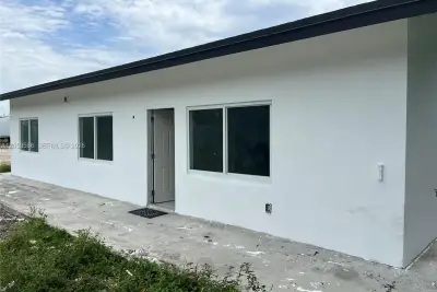 15430 SW 194th Ave, Miami: photo 1 of 2