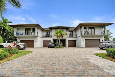 10533 NW 28th Ct, Coral Springs: photo 1 of 47