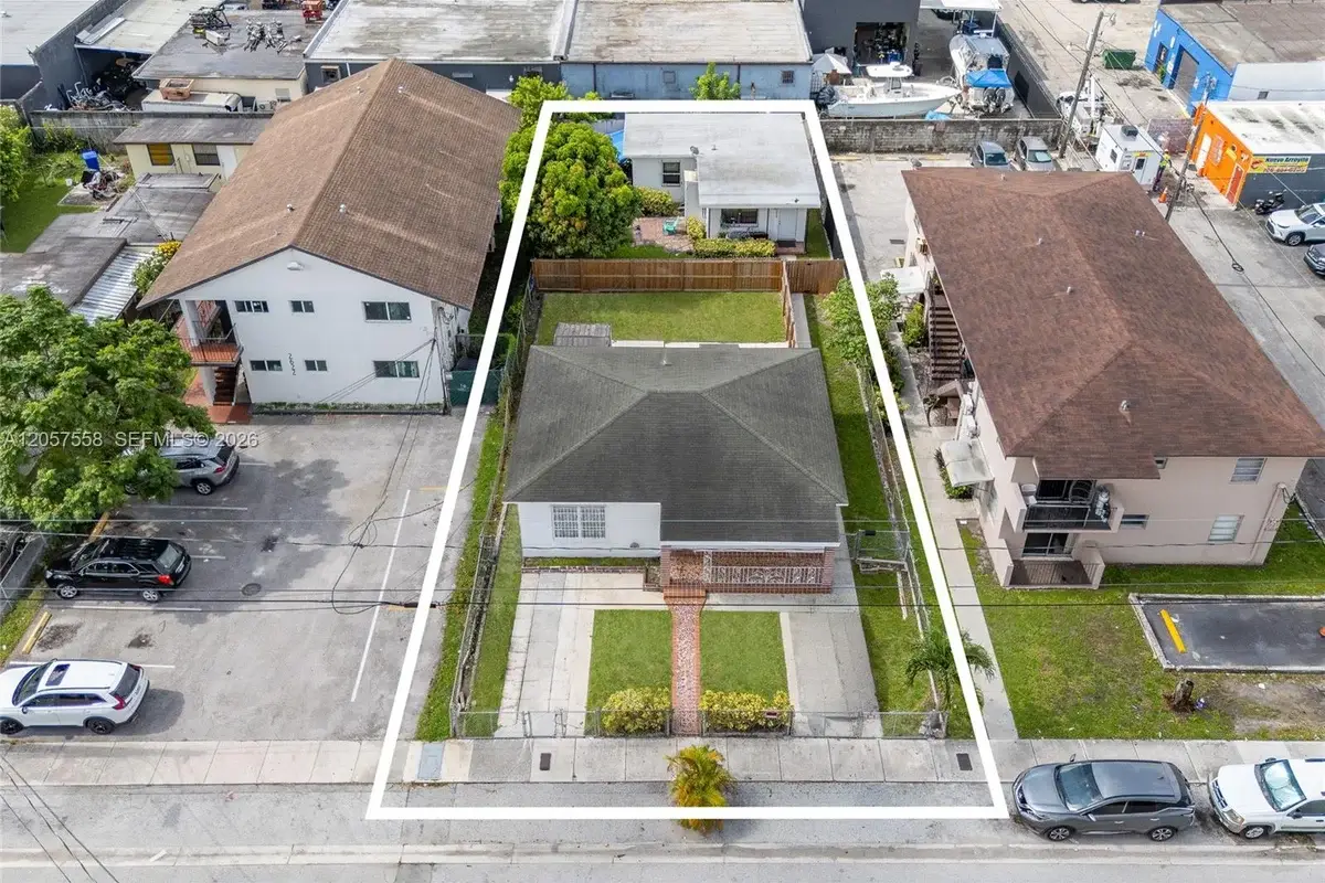 2624 NW 24th St, Miami: photo 1 of 42
