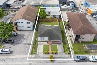 2624 NW 24th St, Miami: photo 1 of 42