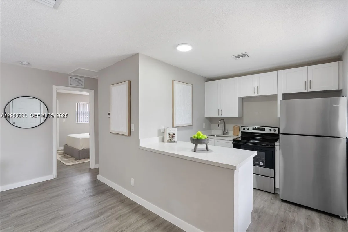 312 SW 14th St #2, Fort Lauderdale: photo 1 of 4