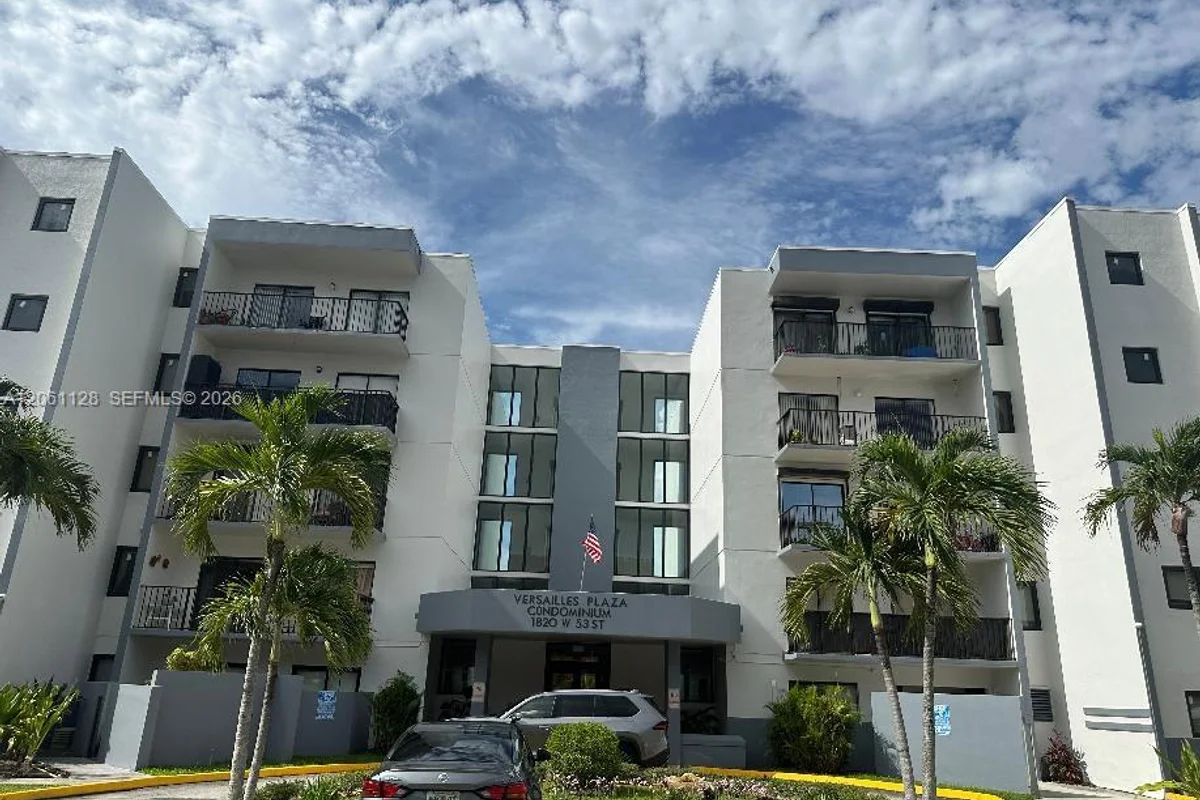 1820 W 53rd St #518, Hialeah: photo 1 of 17