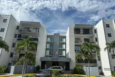 1820 W 53rd St #518, Hialeah: photo 1 of 17