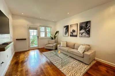 736 13th St #104, Miami Beach: photo 1 of 25