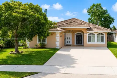 20504 NW 19th Ave, Miami Gardens: photo 1 of 20