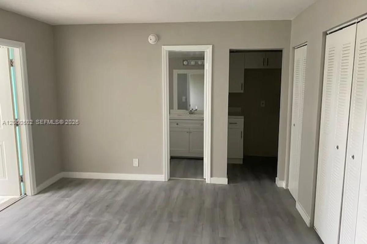 500 SE 22nd St #5, Fort Lauderdale: photo 1 of 4