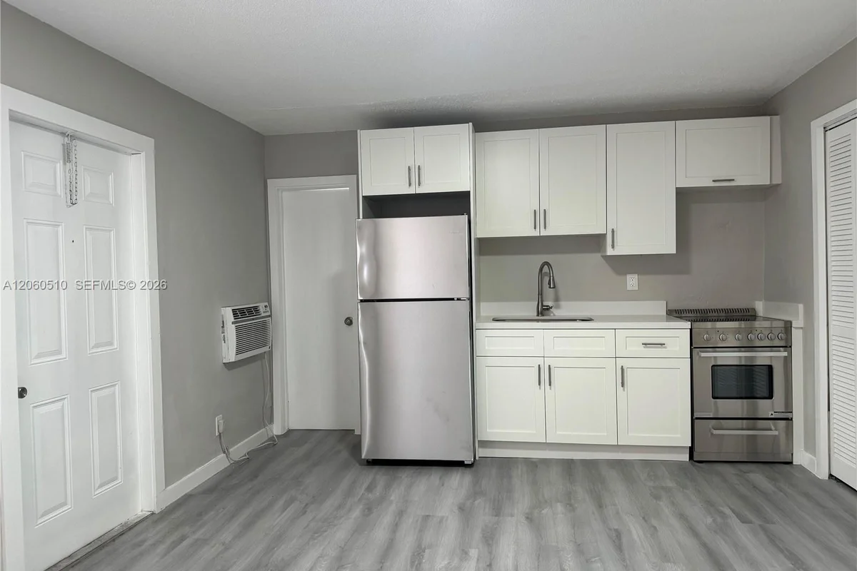 501 SE 23rd St #12, Fort Lauderdale: photo 1 of 5