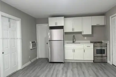501 SE 23rd St #12, Fort Lauderdale: photo 1 of 5