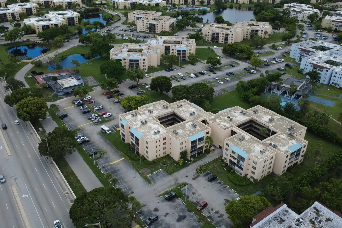 2830 Somerset Dr #104N, Lauderdale Lakes: photo 1 of 15