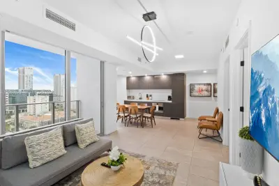 227 NE 2nd St #2202, Miami: photo 1 of 24