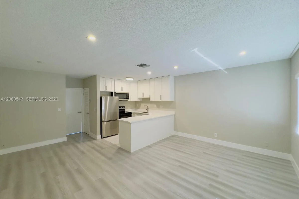 1903 SW 3rd Ave #9, Fort Lauderdale: photo 1 of 7