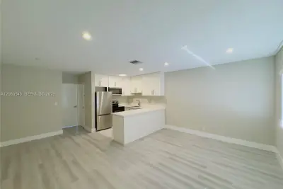 1903 SW 3rd Ave #9, Fort Lauderdale: photo 1 of 7