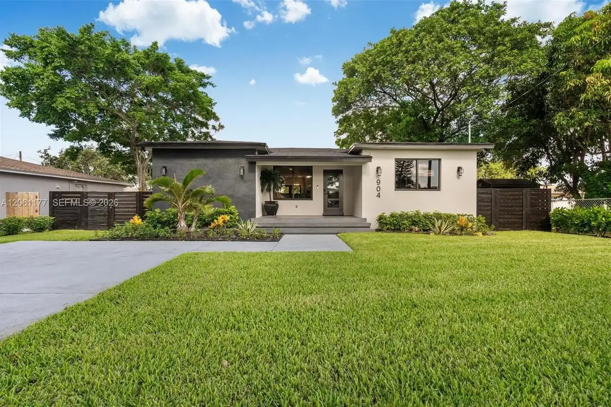 904 NW 6th Ter, Hallandale Beach: photo 1 of 47