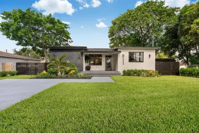 904 NW 6th Ter, Hallandale Beach: photo 1 of 47