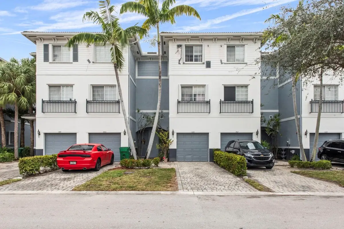 1425 NW 36th Way, Lauderhill: photo 1 of 14