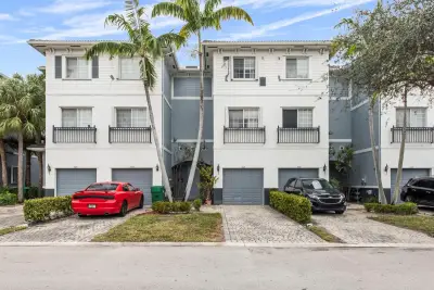1425 NW 36th Way, Lauderhill: photo 1 of 14