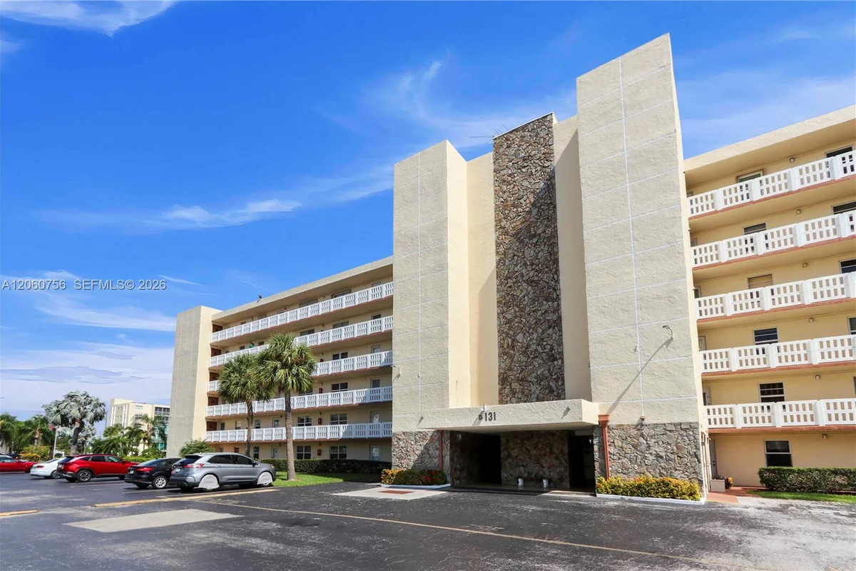 131 SE 3rd Ave #101, Dania Beach: photo 1 of 33