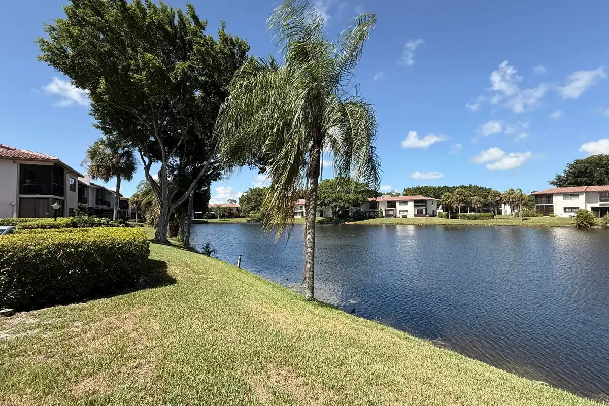 21338 Juego Cir #11g, Boca Raton: photo 1 of 22