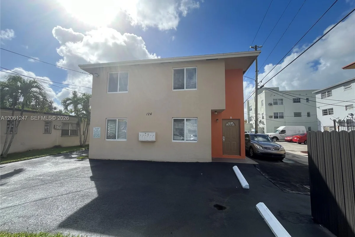 126 SW 21st Ave #3, Miami: photo 1 of 8