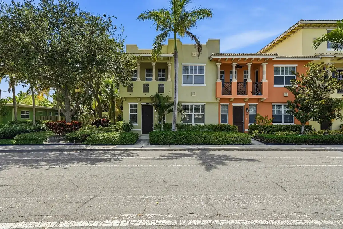 219 N L St #100, Lake Worth Beach: photo 1 of 33