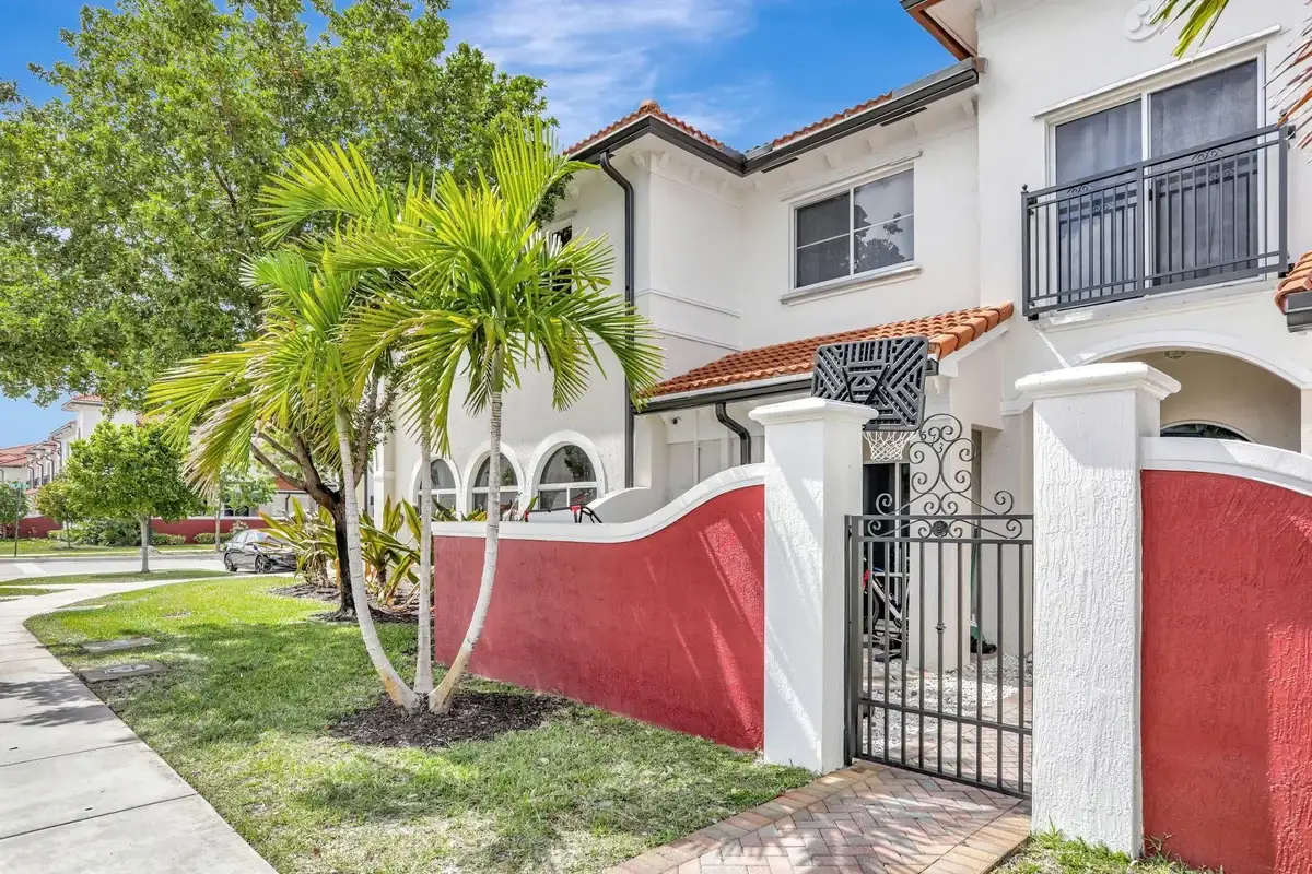 3513 NW 29th Ct, Lauderdale Lakes: photo 1 of 25