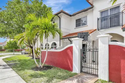 3513 NW 29th Ct, Lauderdale Lakes: photo 1 of 25