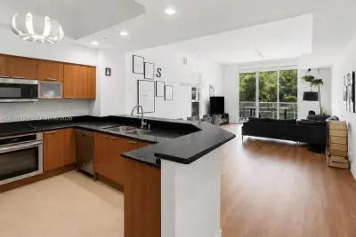 15051 Royal Oaks Ln #102, North Miami: photo 1 of 42
