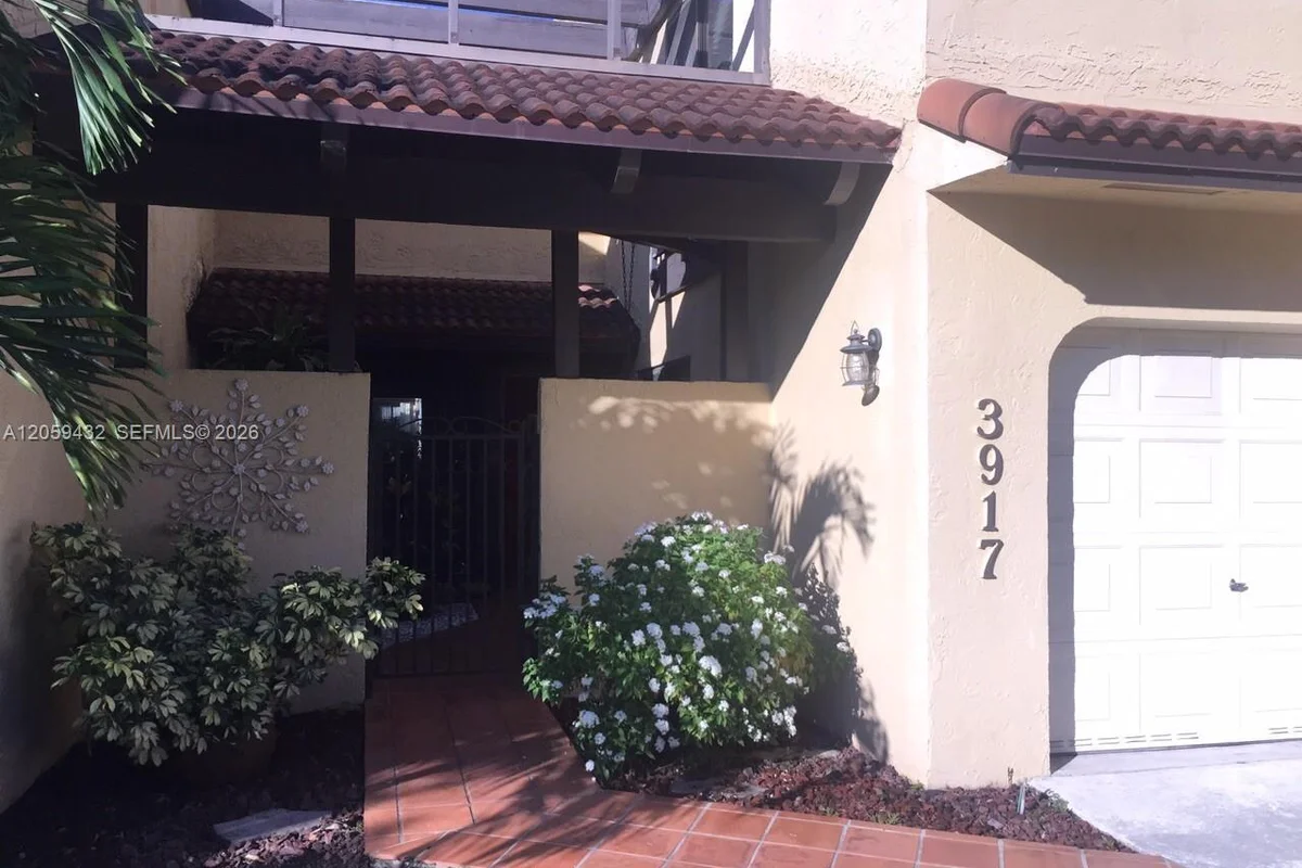 3917 Adra Ave #E-46A, Doral: photo 1 of 20