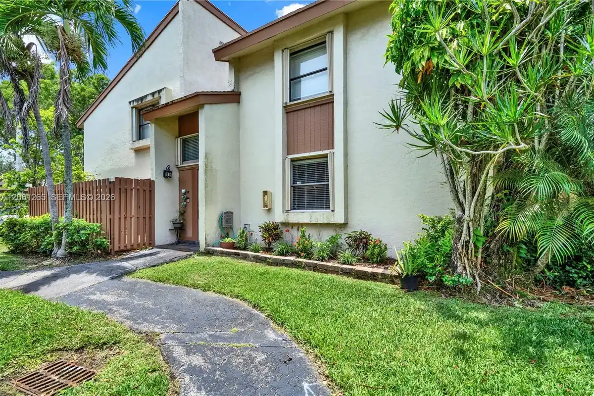 11490 SW 109th Rd #30F, Miami: photo 1 of 27
