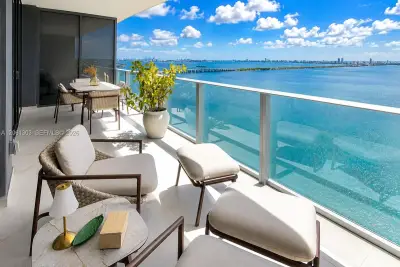 700 NE 24th St #3004, Miami: photo 1 of 48