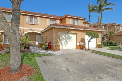 3070 Waddell Ave, West Palm Beach: photo 1 of 41