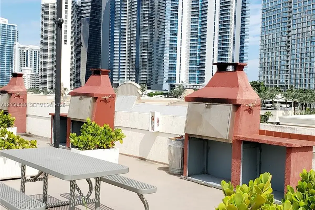 17021 N Bay Rd #618, Sunny Isles Beach: photo 1 of 17